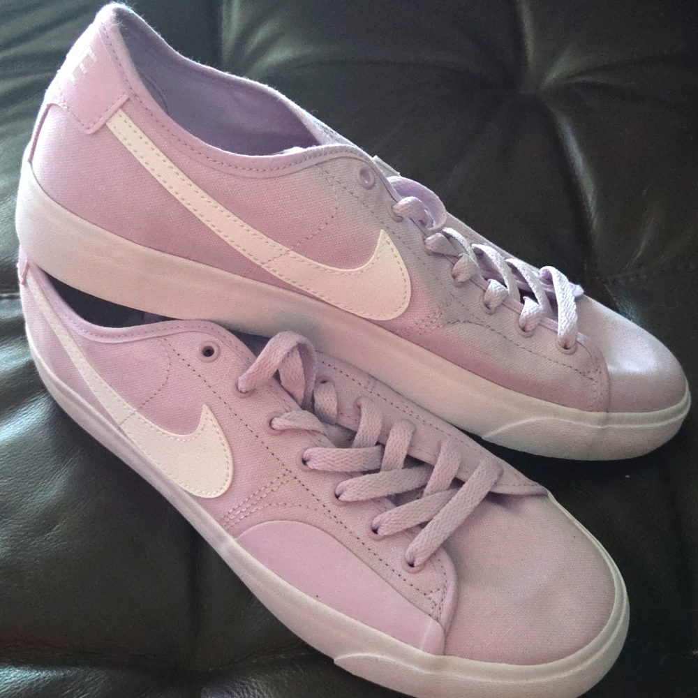 Mens Size 10/ Woman Size 11.5 Nike SB Blazer Court